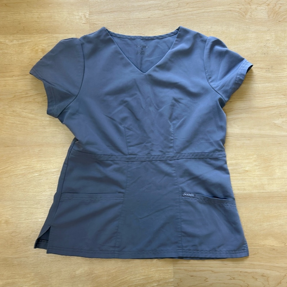 Medium Jaanuu scrub top